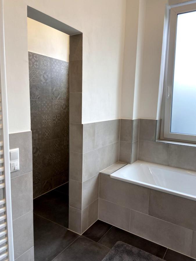 Wunderschoene Sanierte Wohnung Vor Den Toren Koelns Esterno foto