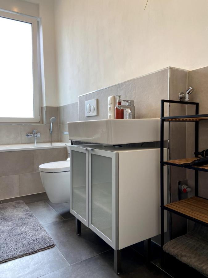 Wunderschoene Sanierte Wohnung Vor Den Toren Koelns Esterno foto